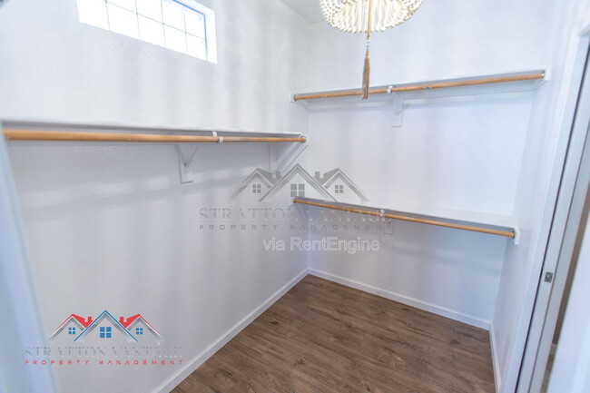 Building Photo - 240 W Juniper Ave