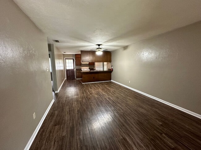 Building Photo - NE Tallahassee Melody Hills unit avail now!