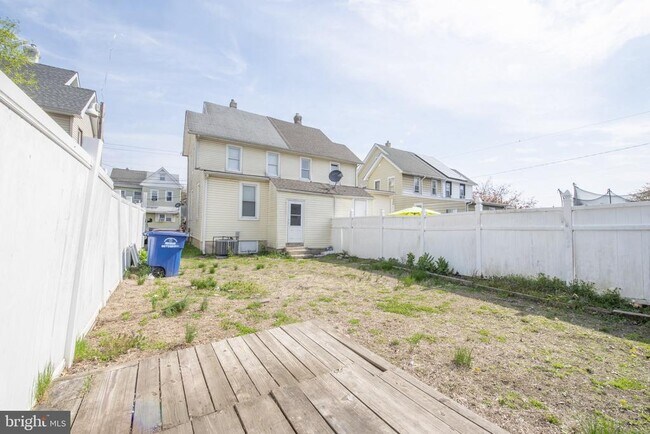 Building Photo - 424 Kossuth St