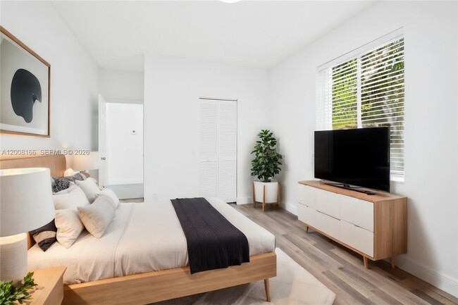 Building Photo - 646 Heritage Dr