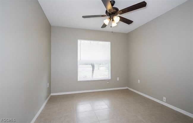 Building Photo - 4507 SE 9th Pl