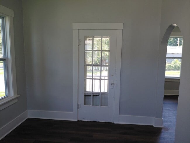 Building Photo - Fully Remodeled Home For Rent