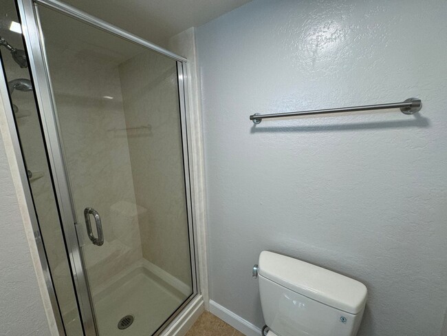 Building Photo - Beautiful two story townhome in Sunset Par...
