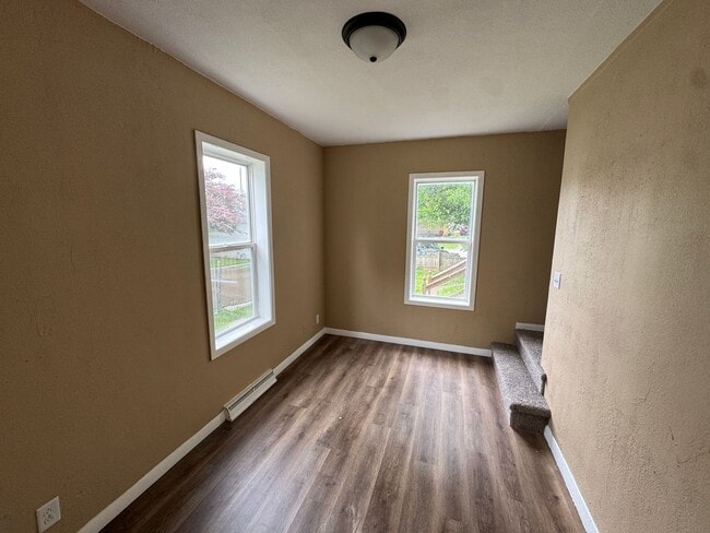 Building Photo - Charming 2-Story Home in Moline!