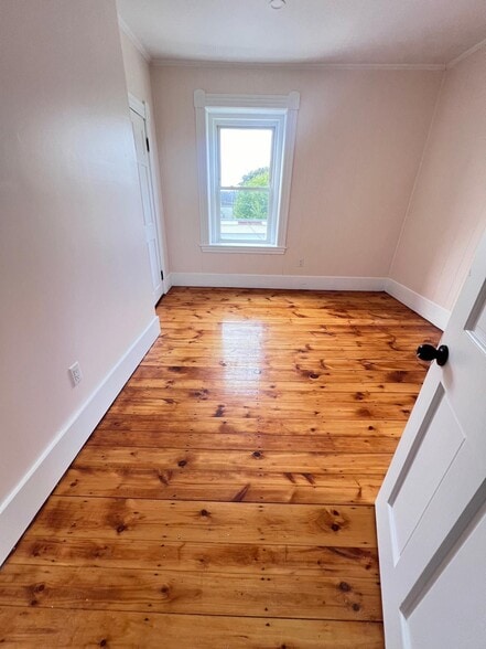 Building Photo - 147 Pleasant St