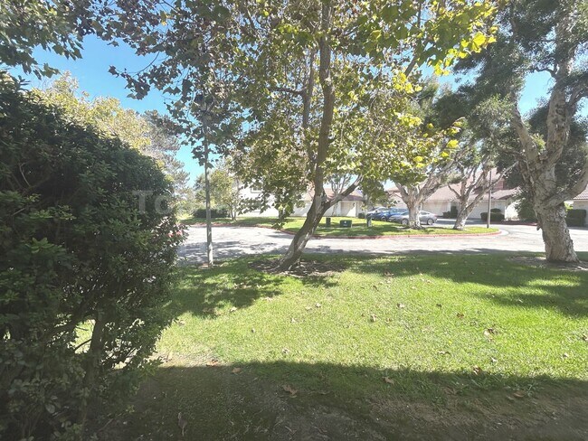 Building Photo - ***Charming 3 bed / 2.5 bath / 1,501 sqft ...
