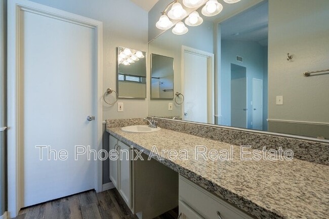 Building Photo - 1362 N McKenna Ln