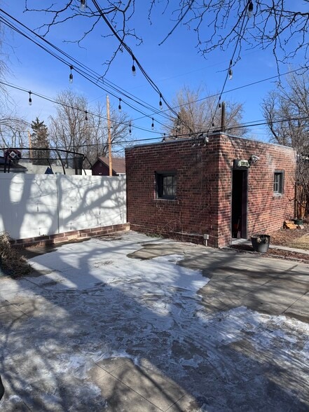 Building Photo - 2270 Holly St