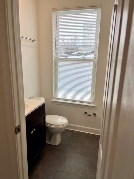 Building Photo - 1104 W 38th St