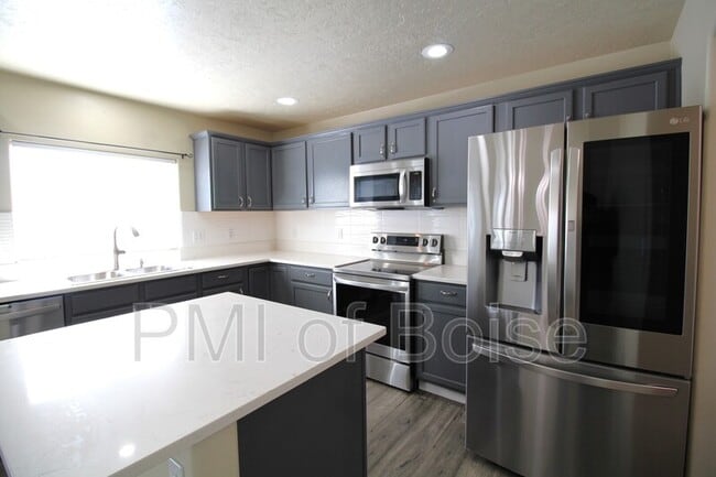 Building Photo - 639 E Willowbrook Dr
