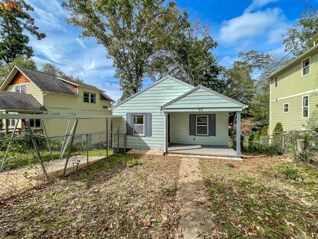 Building Photo - Beautifully Remodeled Two-Bedroom in Malve...