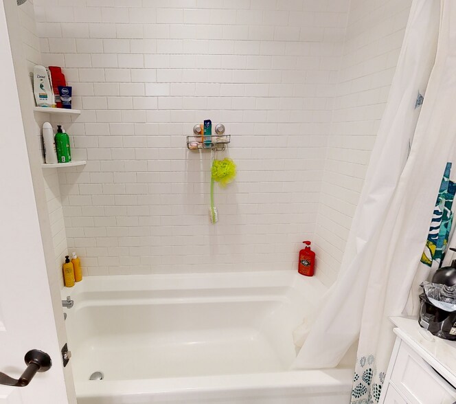 Building Photo - 164 Hampshire St