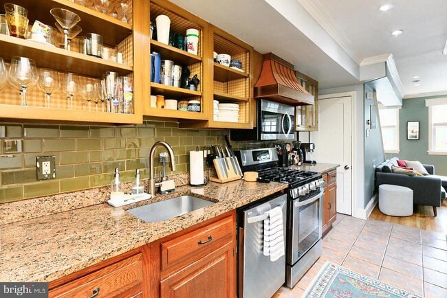 Building Photo - 1724 E St NE