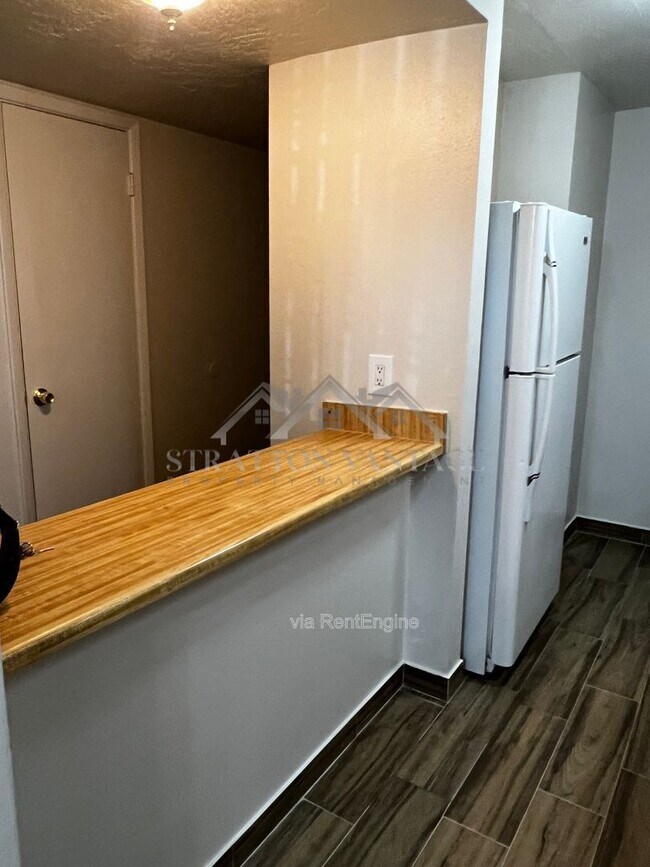 Building Photo - 424 W Brown Rd