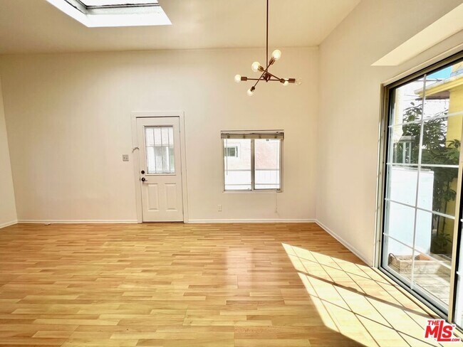 Building Photo - 420 Altair Pl
