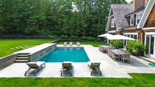 Building Photo - 14 West Hills Ct