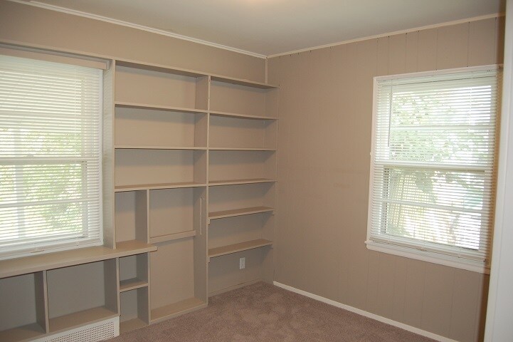 Building Photo - 233 Melrose Ct