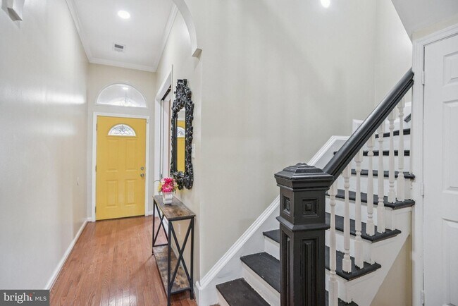 Building Photo - 321 Elm St NW