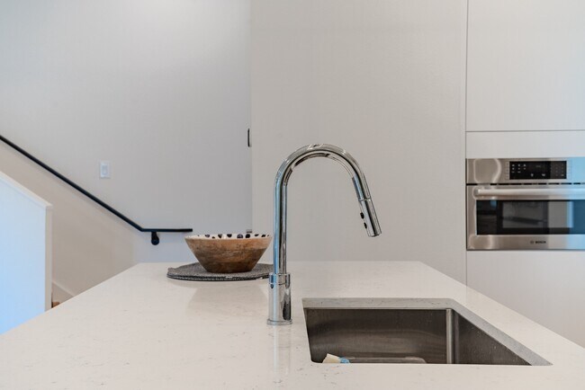 Building Photo - 3 Bed 3 Bath Townhome - Gated Community & Downtown Views! Lower Greenville area