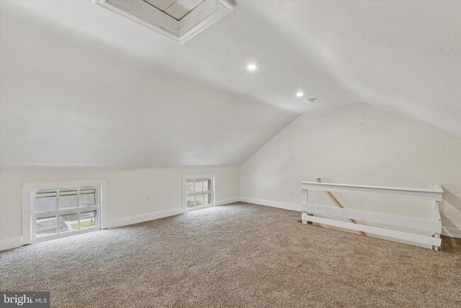 Building Photo - 439 Old Elm St