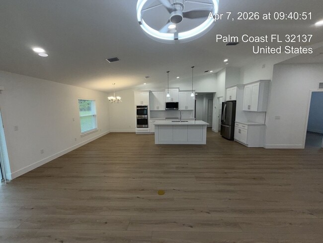 Building Photo - Beautifully Appointed New Home