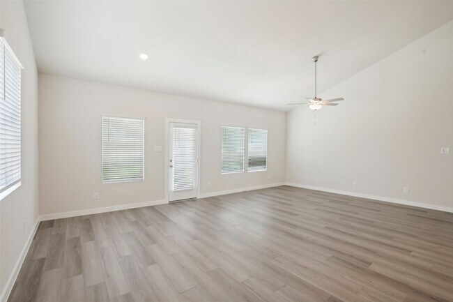 Building Photo - 1567 King Rnch Rd