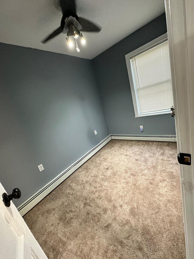 Building Photo - 60 Wallis Ave