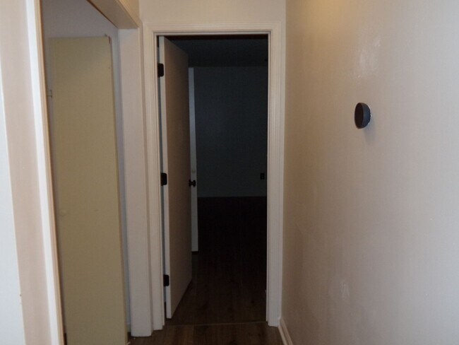Building Photo - 127 Village Ct