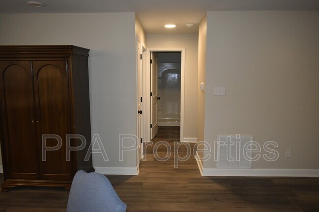 Building Photo - 2894 Willow Cove Dr