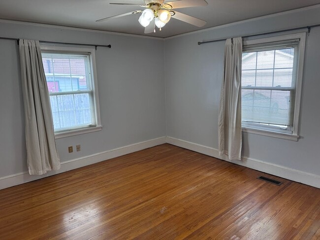 Building Photo - Charming Four Bedroom Brick  Home in Wesle...
