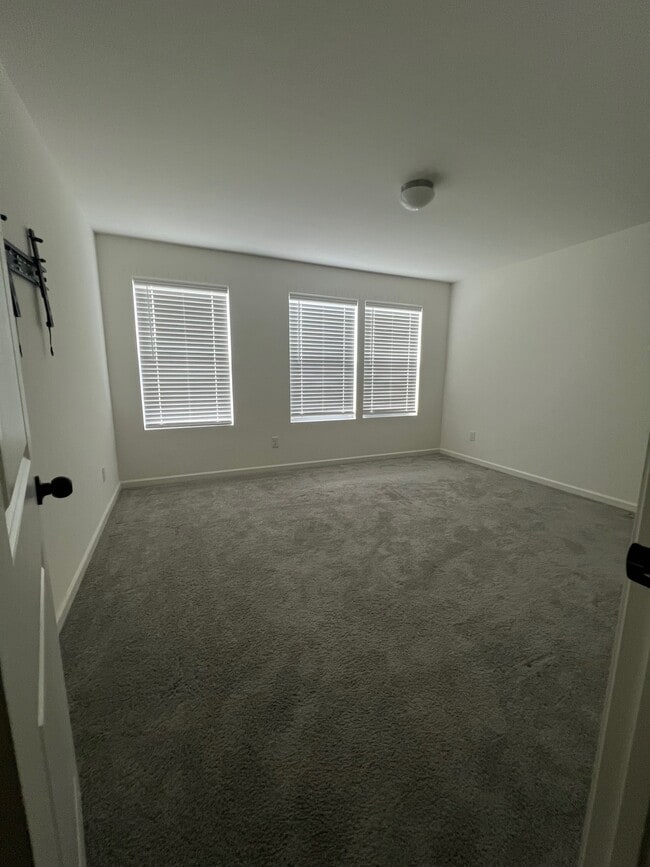 Building Photo - 1619 Running Deer Dr