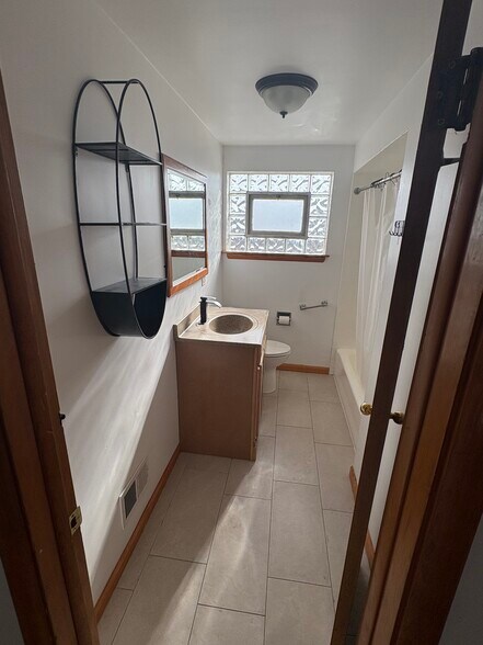 Building Photo - 6055 S Massasoit Ave