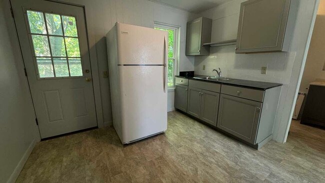 Building Photo - 32 Gaston St