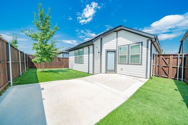 Building Photo - Stylish, Bright & Energy-Smart Living in R...