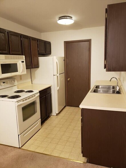 Building Photo - 246 Edgebrook Ln