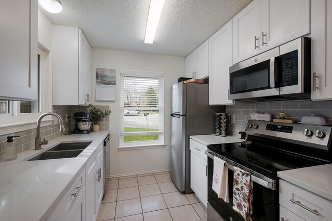 Building Photo - 12114 Stoney Bend St