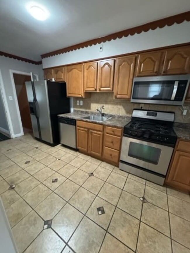 Building Photo - Charming row home in Baltimore City!