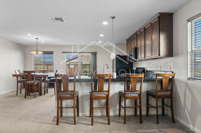 Building Photo - 1385 Deerwood St