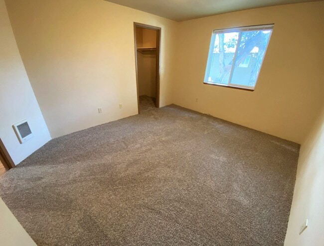 Building Photo - 806 Juniper Ave