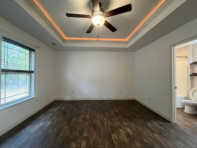 Building Photo - Adorable 3/2 Ready To Move In Now!