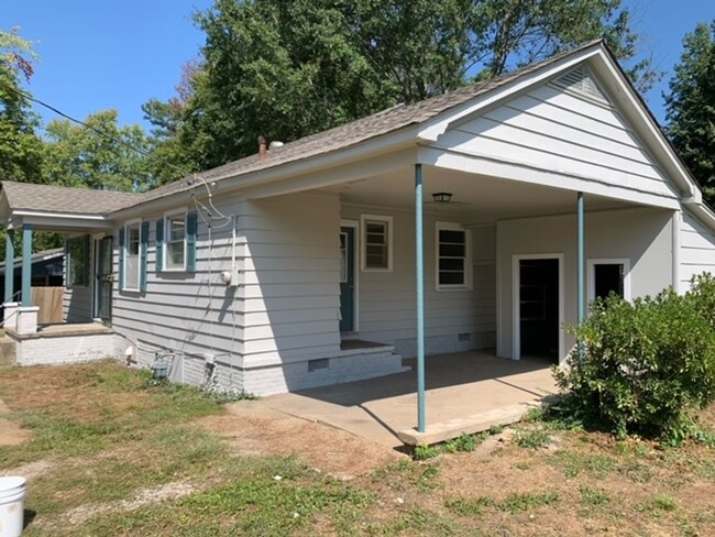 Building Photo - Renovated 3 Bedroom 2 Bath Home for Rent!