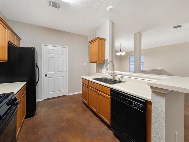 Building Photo - 1010 Whitley Dr