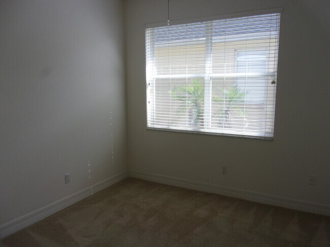 Building Photo - 512 Boxwood Pl
