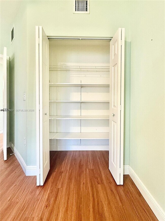 Building Photo - 3020 Alcazar Pl