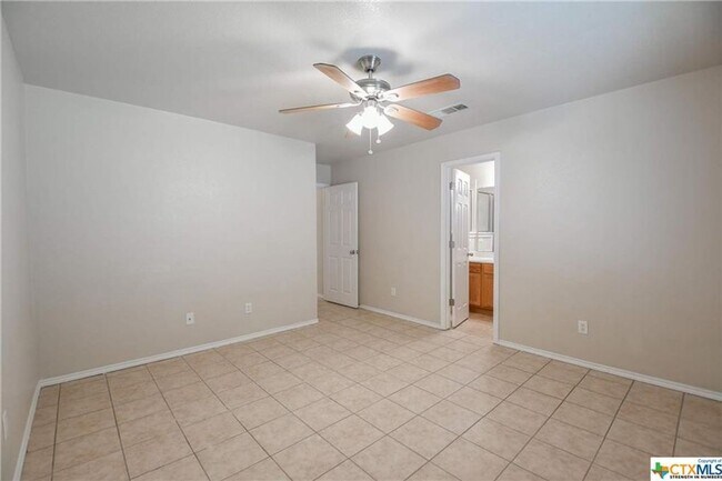 Building Photo - 1102 Leah Dr