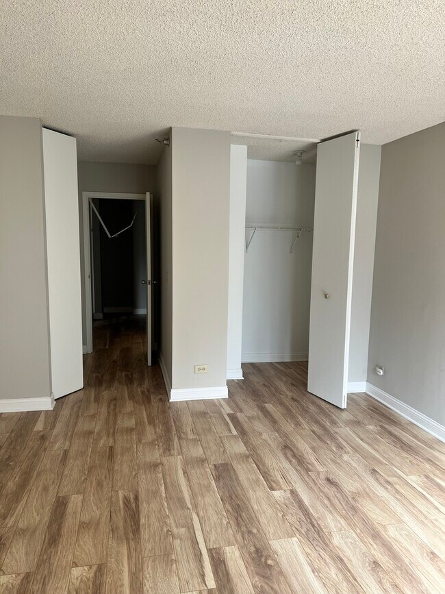 Building Photo - 200 N Dearborn St