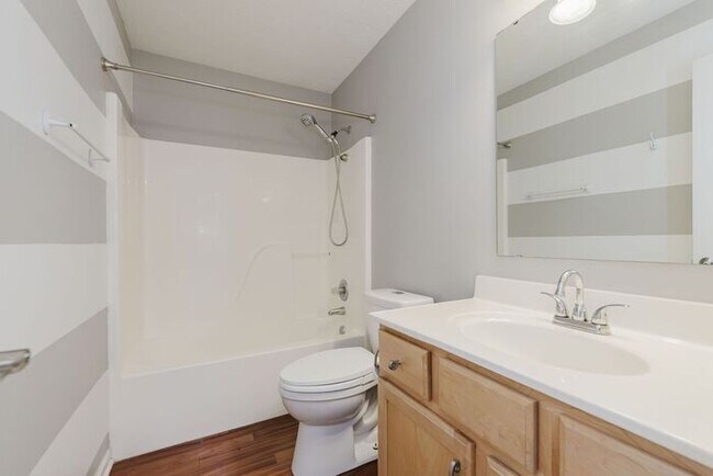 Building Photo - Stunning 4-Bed, 3.5-Bath Home in Sought-Af...