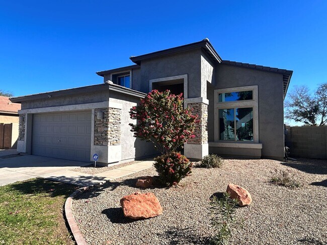 Building Photo - Beautiful fully furnished 4-bedroom, 2.5-bath home located near downtown Gilbert!