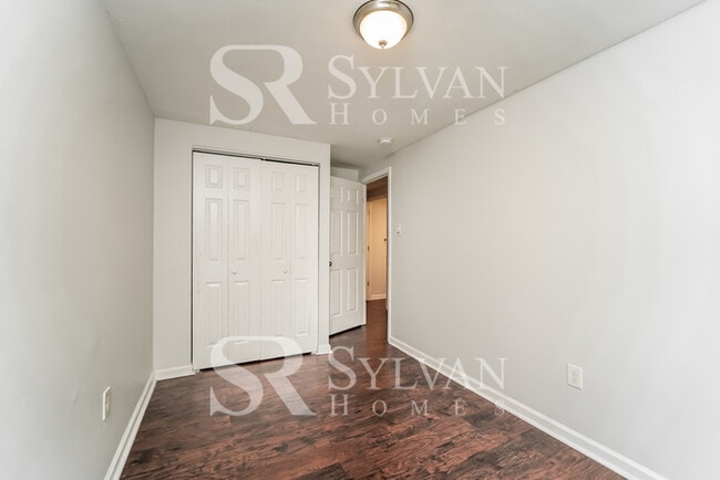 Building Photo - This highly desirable 4 bedroom, 2 bathroom home is ready for your personal touch!