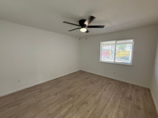 Building Photo - 1255 Valencia Ln